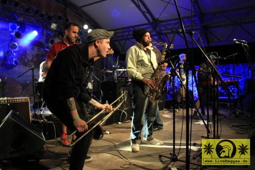 Dr. Ring Ding (D) and Friends (El Bosso, Jackie Mendez, Dani Radic, Leo) 20 Jahre This Is Ska Festival Birthday Bash - Wasserburg, Rosslau 25.06.2016 (18).JPG